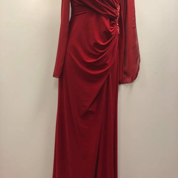 RED DRESS - Picture 2 of 2